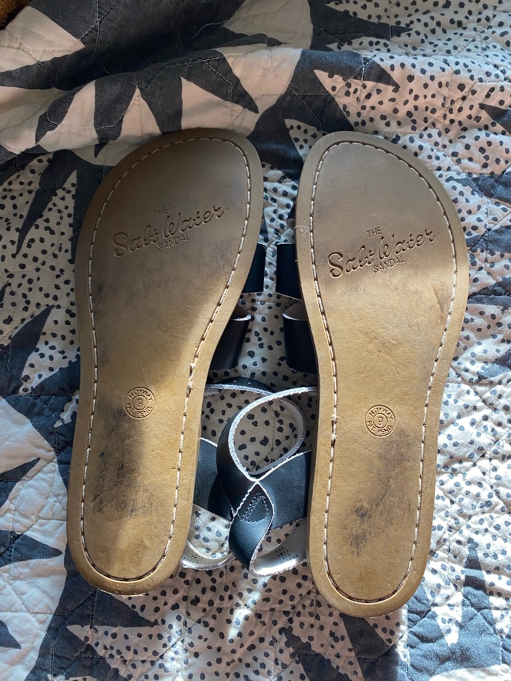 Black Saltwater Sandals like new - Picture 4 of 4